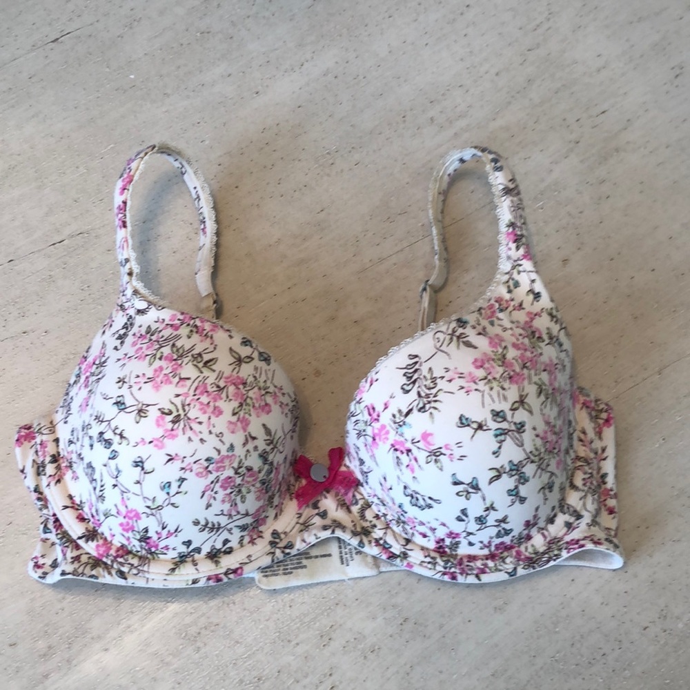 Victoria Secret 32D Floral Bra